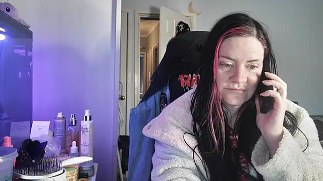 AureliaXOX online show from 12-21-25, 11:06