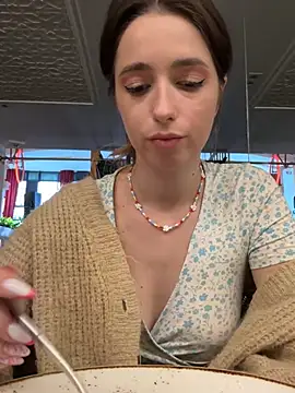 Snapshot of Maria_Moonlight chatting on 03-09-25, 02:43 Maria Moonlight online show from 03-09-25, 02:43