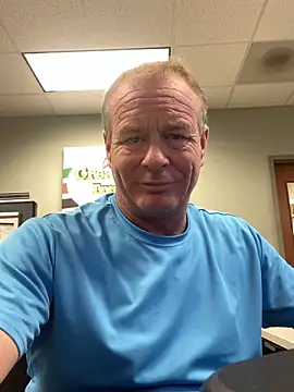 Snapshot of hintly chatting on 12-15-25, 10:03 hintly online show from 12-15-25, 10:03