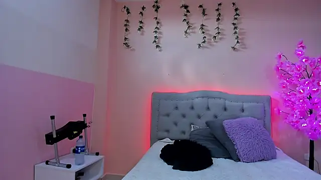 littletammy4u  online show from 10-06-25, 12:24