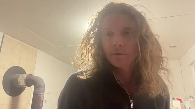 Snapshot of redone8in chatting on 02-07-25, 12:17 redone8in online show from 02-07-25, 12:17