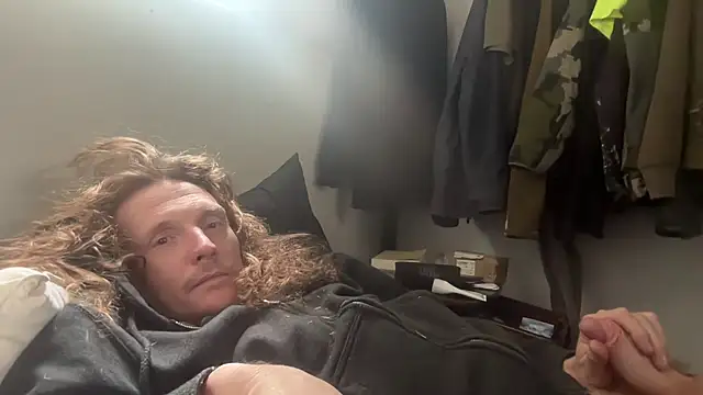 Snapshot of redone8in chatting on 02-15-25, 09:59 redone8in online show from 02-15-25, 09:59