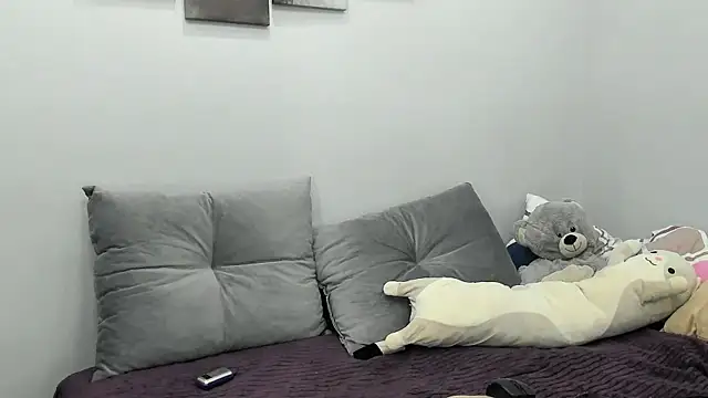 Snapshot of MollyMi0 chatting on 02-13-25, 03:07 MollyMi0 online show from 02-13-25, 03:07