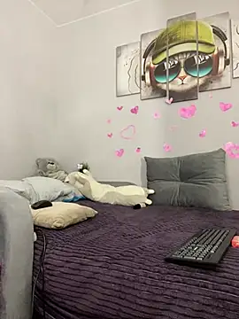 Snapshot of MollyMi0 chatting on 02-17-25, 09:19 MollyMi0 online show from 02-17-25, 09:19