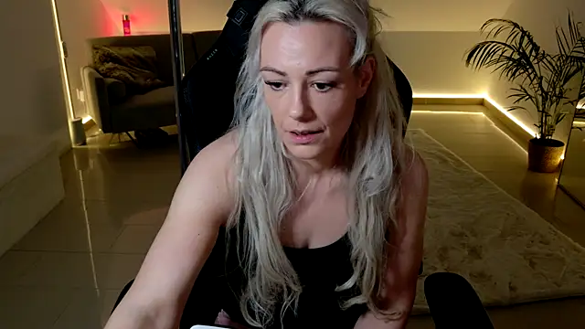 TessaWayne online show from 04-26-26, 07:22