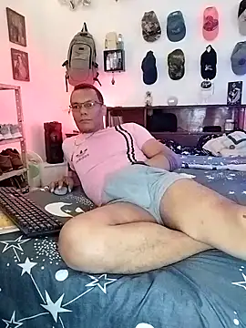 Snapshot of XhaseFoX chatting on 02-10-25, 01:03 XhaseFoX online show from 02-10-25, 01:03