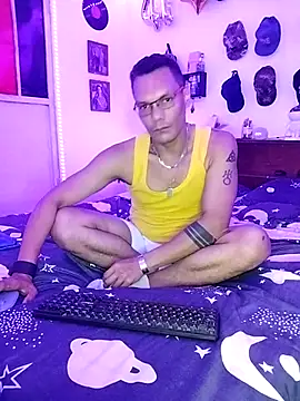 Snapshot of XhaseFoX chatting on 03-05-25, 02:25 XhaseFoX online show from 03-05-25, 02:25