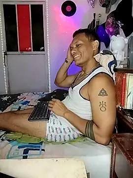 Snapshot of XhaseFoX chatting on 03-08-25, 06:21 XhaseFoX online show from 03-08-25, 06:21