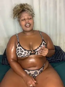 Snapshot of Cuddle_Bear chatting on 03-11-26, 08:26 Cuddle Bear online show from 03-11-26, 08:26