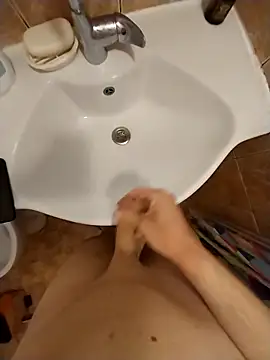 Snapshot of Good_boy000 chatting on 02-14-25, 09:53 Good boy000 online show from 02-14-25, 09:53