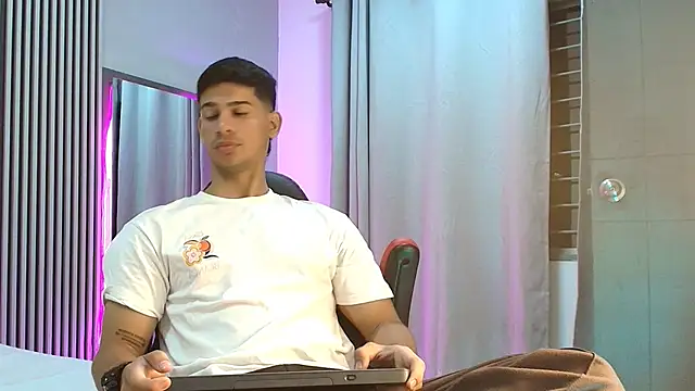 Snapshot of ANDRES_STUD chatting on 09-13-25, 03:28 ANDRES STUD online show from 09-13-25, 03:28