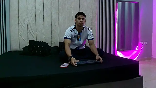 Snapshot of ANDRES_STUD chatting on 09-22-25, 04:25 ANDRES STUD online show from 09-22-25, 04:25