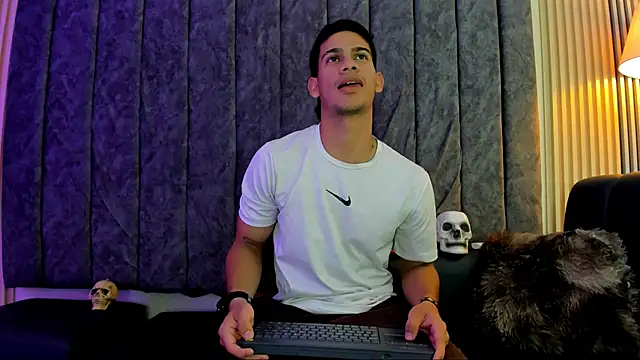 Snapshot of ANDRES_STUD chatting on 09-25-25, 04:27 ANDRES STUD online show from 09-25-25, 04:27