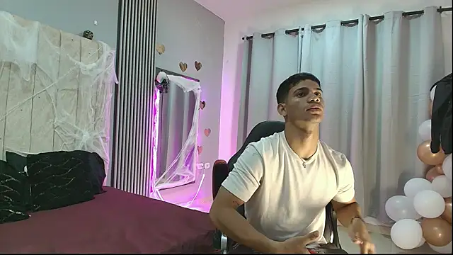 Snapshot of ANDRES_STUD chatting on 10-13-25, 04:56 ANDRES STUD online show from 10-13-25, 04:56