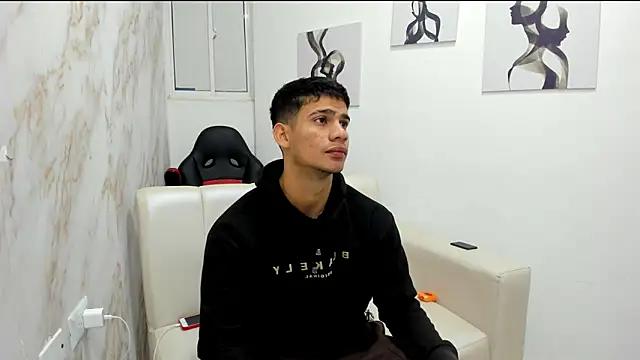 Snapshot of ANDRES_STUD chatting on 10-15-25, 04:12 ANDRES STUD online show from 10-15-25, 04:12