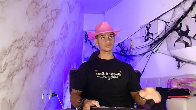 Snapshot of ANDRES_STUD chatting on 10-27-25, 04:27 ANDRES STUD online show from 10-27-25, 04:27