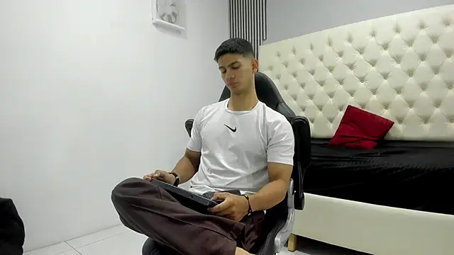 ANDRES STUD online show from 03-25-26, 04:07