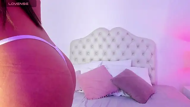 Snapshot of FelicityAdams chatting on 02-17-25, 12:59 FelicityAdams online show from 02-17-25, 12:59