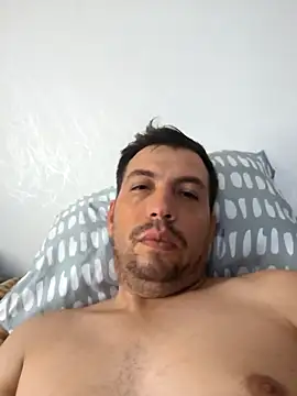 reyarturs13 online show from 04-12-26, 05:51