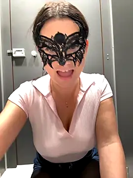 Loveblackzilla online show from 11-14-25, 01:43