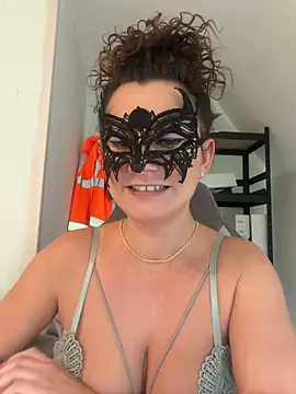Snapshot of Loveblackzilla chatting on 06-08-26, 10:37 Loveblackzilla online show from 06-08-26, 10:37