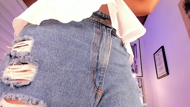 tylla  online show from 10-16-25, 04:02