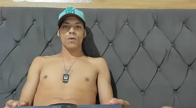 Snapshot of guyeifmaxiro chatting on 02-28-25, 12:21 guyeifmaxiro online show from 02-28-25, 12:21