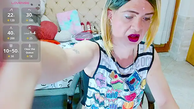 Snapshot of Dolldirtyxxx chatting on 10-13-25, 10:43 Dolldirtyxxx online show from 10-13-25, 10:43