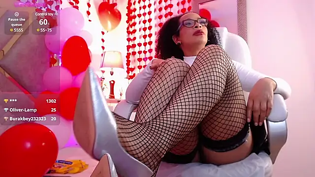 Cintiia Holmes online show from 02-15-25, 03:06