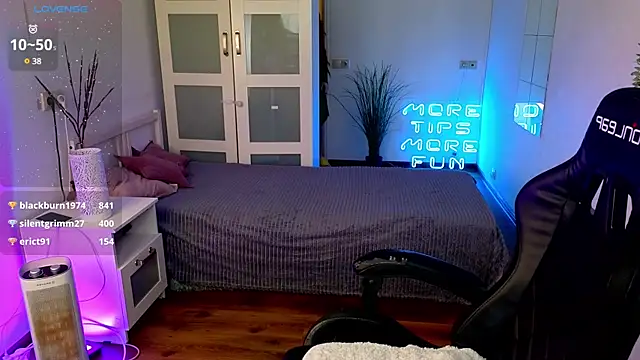 Snapshot of Katy_diamond_ chatting on 03-19-25, 11:06 Katy diamond online show from 03-19-25, 11:06