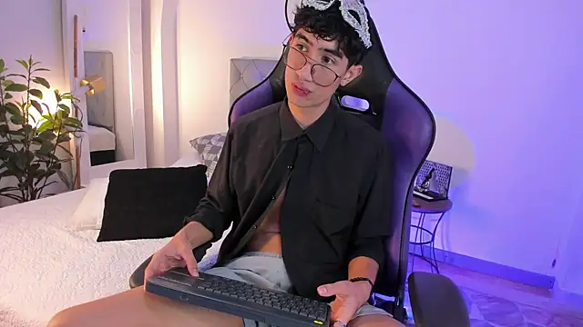 NovaaWheler online show from 02-07-25, 01:43