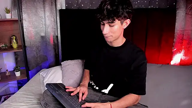 NovaaWheler online show from 10-30-25, 05:46