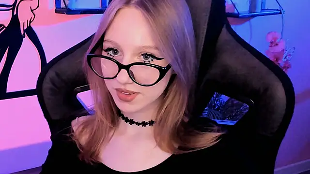 Snapshot of DariaTate chatting on 10-19-25, 11:33 DariaTate online show from 10-19-25, 11:33