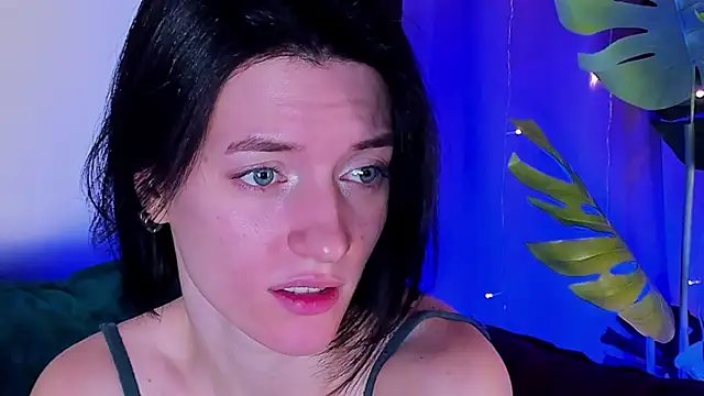 roxy riot  online show from 02-10-25, 04:41