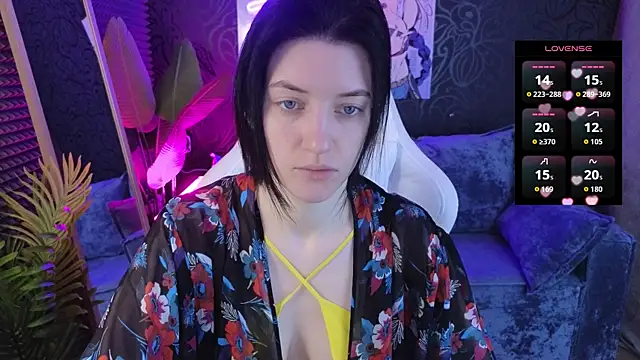 roxy riot  online show from 12-17-25, 01:22