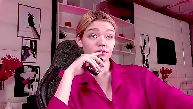 Snapshot of AdeleCartier chatting on 03-04-25, 02:49 AdeleCartier online show from 03-04-25, 02:49