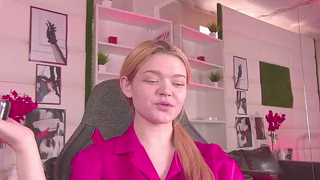 Snapshot of AdeleCartier chatting on 03-04-25, 05:53 AdeleCartier online show from 03-04-25, 05:53