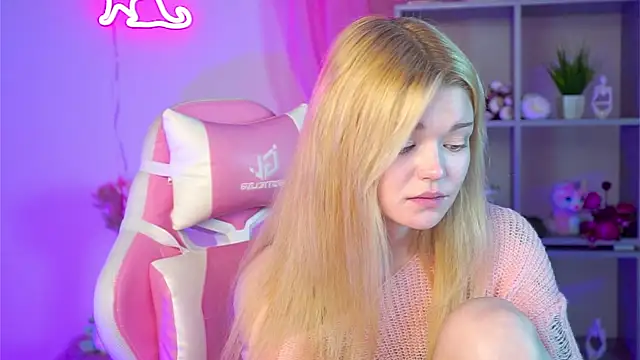 Snapshot of AdeleCartier chatting on 03-22-25, 08:40 AdeleCartier online show from 03-22-25, 08:40