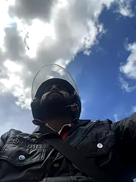 Snapshot of Rishwithr chatting on 10-17-25, 05:21 Rishwithr online show from 10-17-25, 05:21