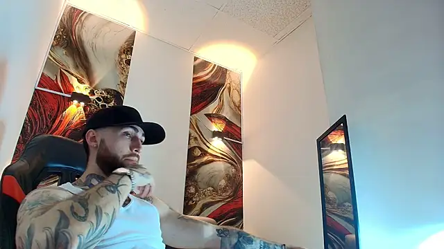 Snapshot of Luke_davis01 chatting on 06-16-26, 01:03 Luke davis01 online show from 06-16-26, 01:03