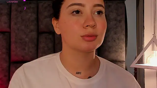 Snapshot of Morgan_Wright chatting on 03-06-25, 10:04 Morgan Wright online show from 03-06-25, 10:04