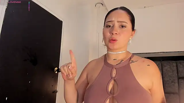 Snapshot of Morgan_Wright chatting on 03-19-25, 01:21 Morgan Wright online show from 03-19-25, 01:21