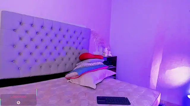 Snapshot of Morgan_Wright chatting on 12-19-25, 07:43 Morgan Wright online show from 12-19-25, 07:43