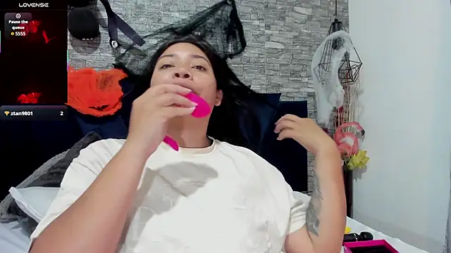 Sophia Brunett online show from 10-25-25, 11:40