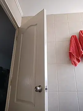 Snapshot of MaiPandora chatting on 12-17-25, 02:01 MaiPandora online show from 12-17-25, 02:01