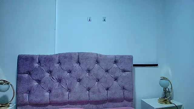 Skye Moore online show from 11-24-25, 07:02