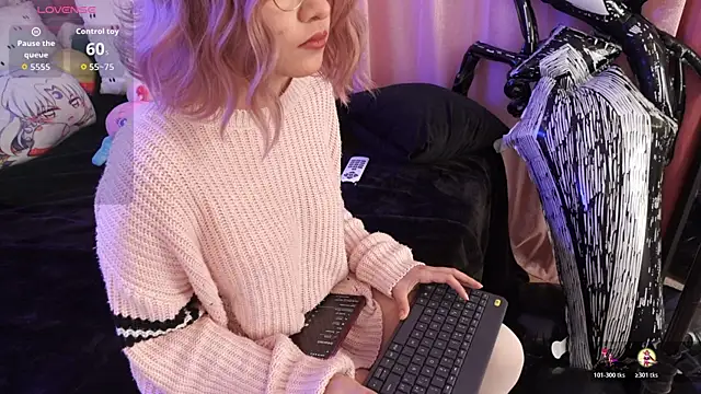 Snapshot of NataliaNovak chatting on 10-28-25, 09:06 NataliaNovak online show from 10-28-25, 09:06