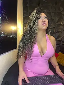 Snapshot of MiaCurly3 chatting on 02-26-26, 04:33 MiaCurly3 online show from 02-26-26, 04:33