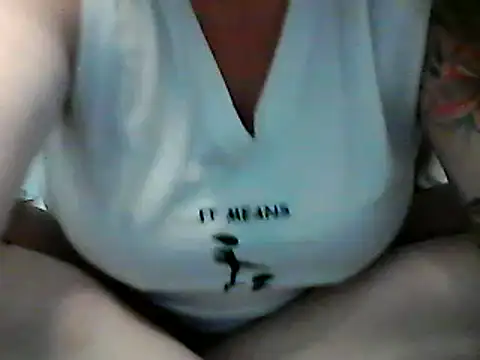 Snapshot of SashaSC3 chatting on 02-11-25, 04:46 SashaSC3 online show from 02-11-25, 04:46