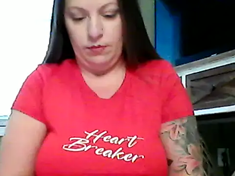 Snapshot of SashaSC3 chatting on 02-14-25, 10:04 SashaSC3 online show from 02-14-25, 10:04